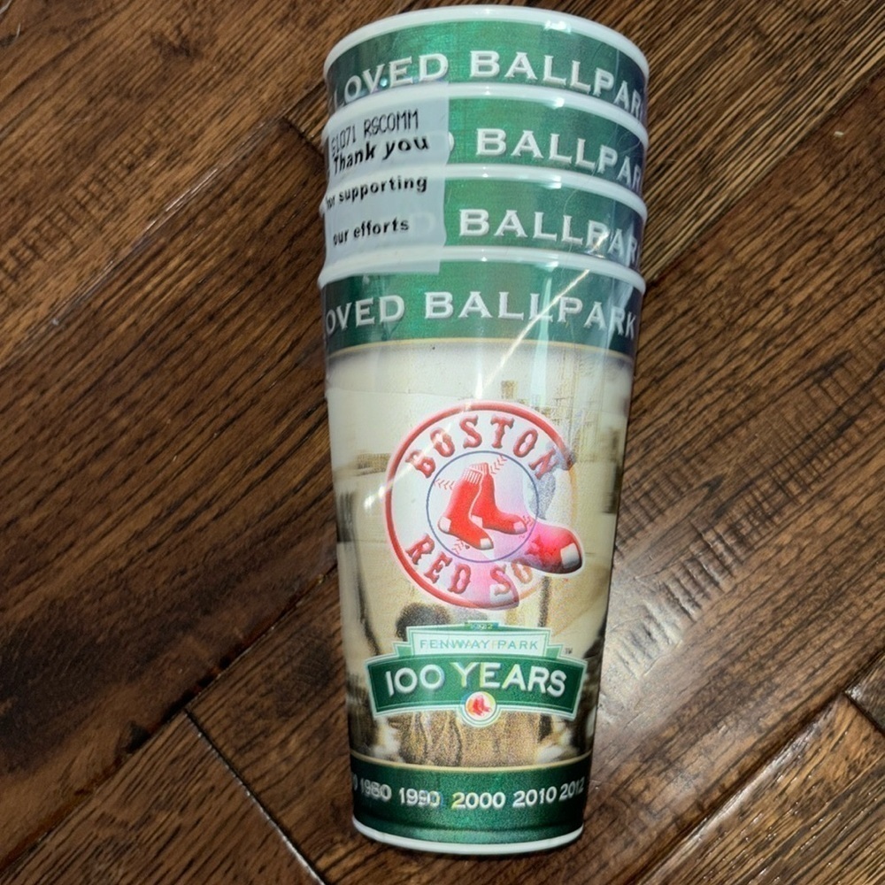 NWT MLB BOSTON RED SOX 3D 4 Cups Set